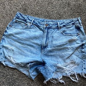 American Eagle High Rise Stretch Light Wash Distressed Denim Shorts